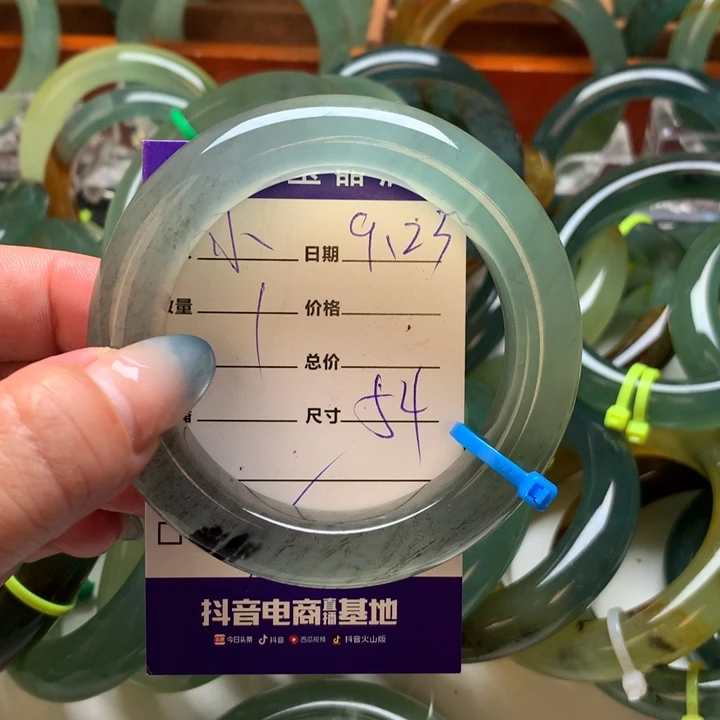 小***酥未镶嵌岫玉手镯手