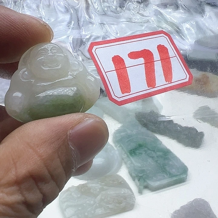 翡翠颈饰未镶嵌一***瓜