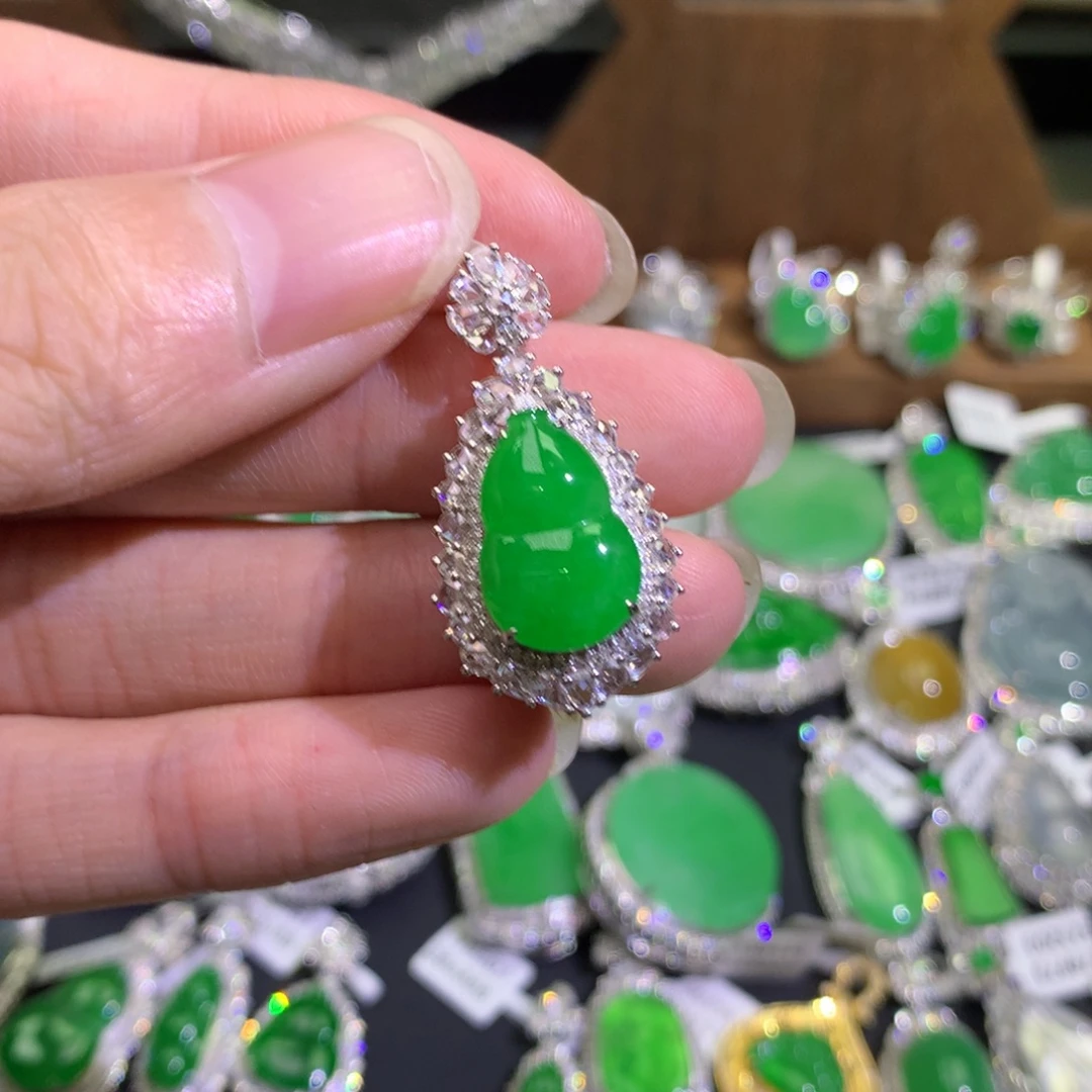 嘟***记翡翠18K金镶嵌吊坠(不含链)