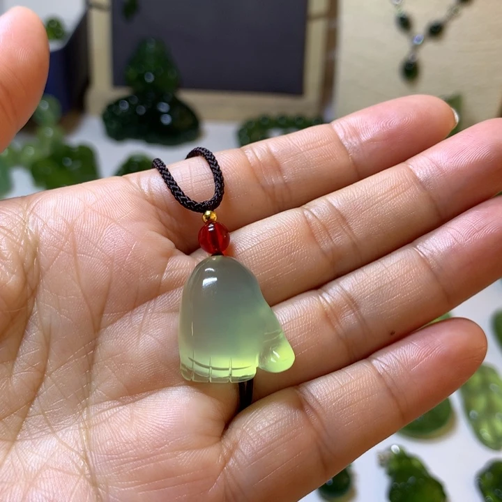 岫玉未镶嵌颈饰吊坠