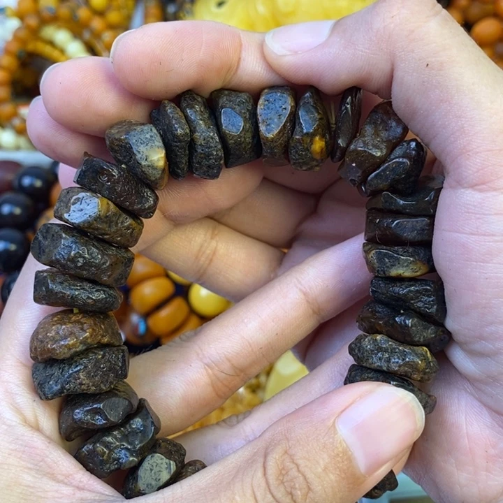 未镶嵌琥珀珠宝奇石