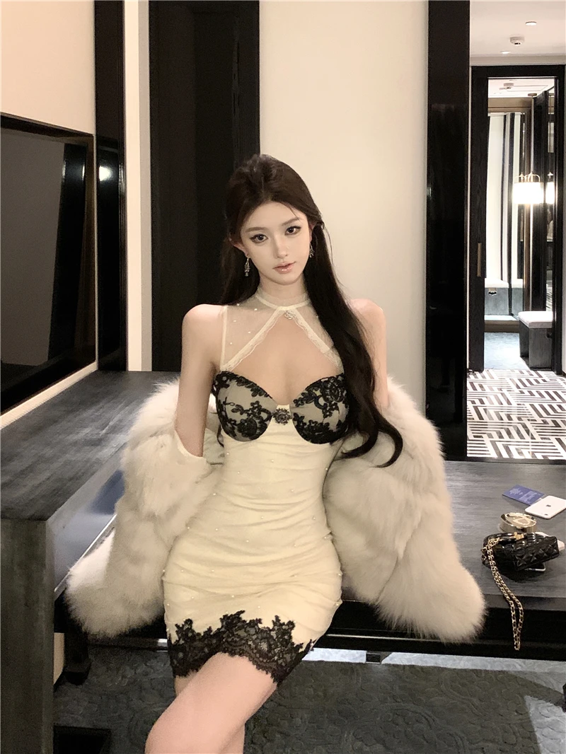 纯欲风辣妹性感蕾丝拼接连衣裙高级感包臀裙气质镂空显瘦抹胸短裙