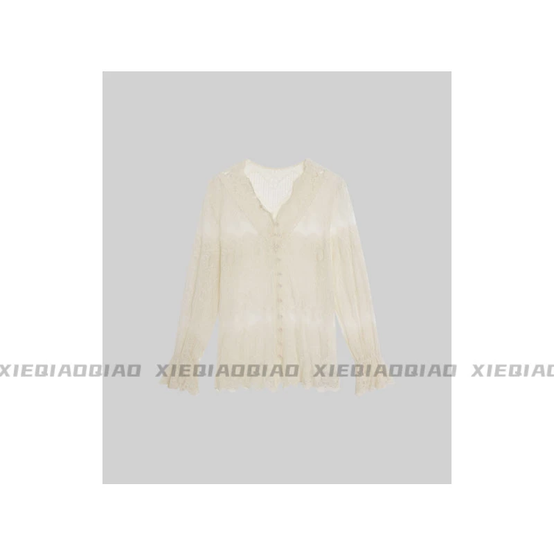 谢荞荞「雾里繁花」小众V领设计镂空绣花蕾丝宽松长袖打底衫上衣