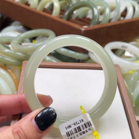 【闪购商品】和田玉手镯未镶嵌56