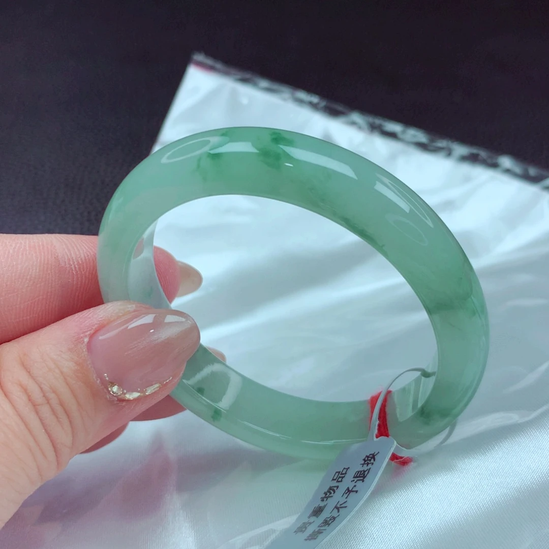 翡翠手镯未镶嵌手镯88