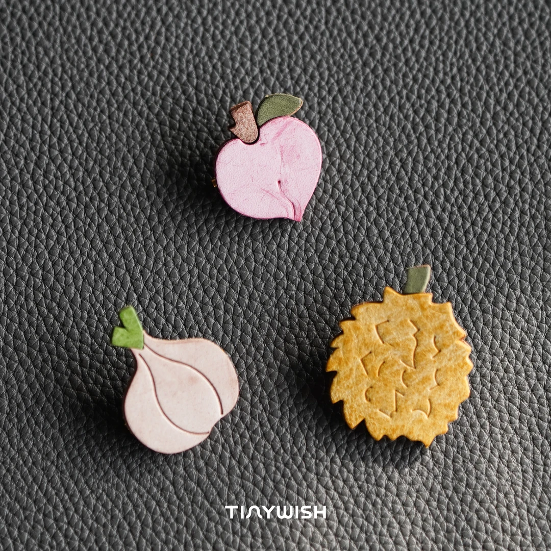 合金皮质胸针 玩皮的亭子 水果胸针 女士时尚休闲小巧真皮饰品