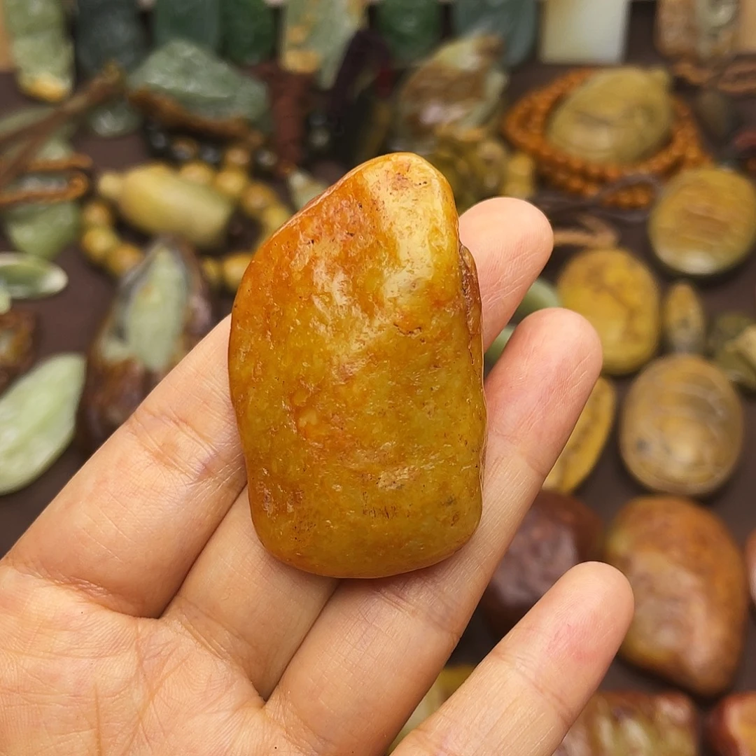 颈饰未镶嵌岫岩河磨玉（透闪石质玉）