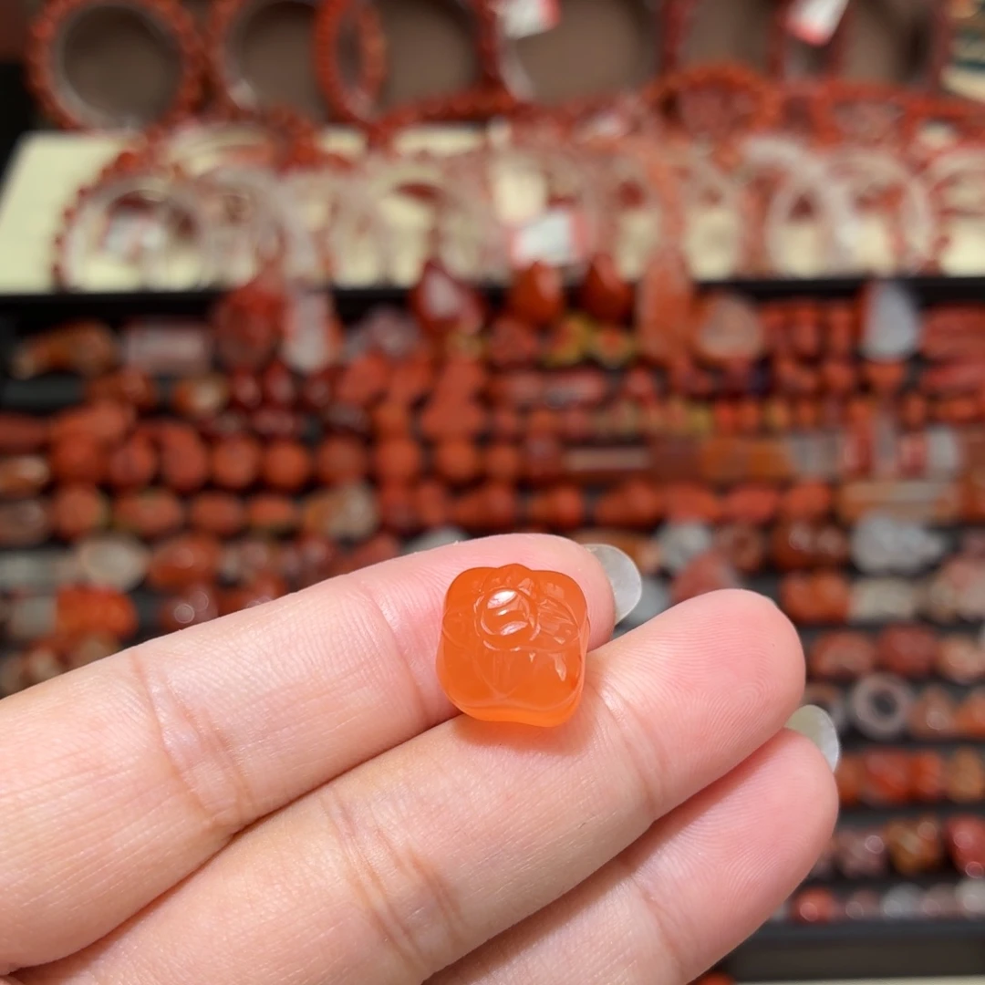 南红玛瑙未镶嵌颈饰柿子