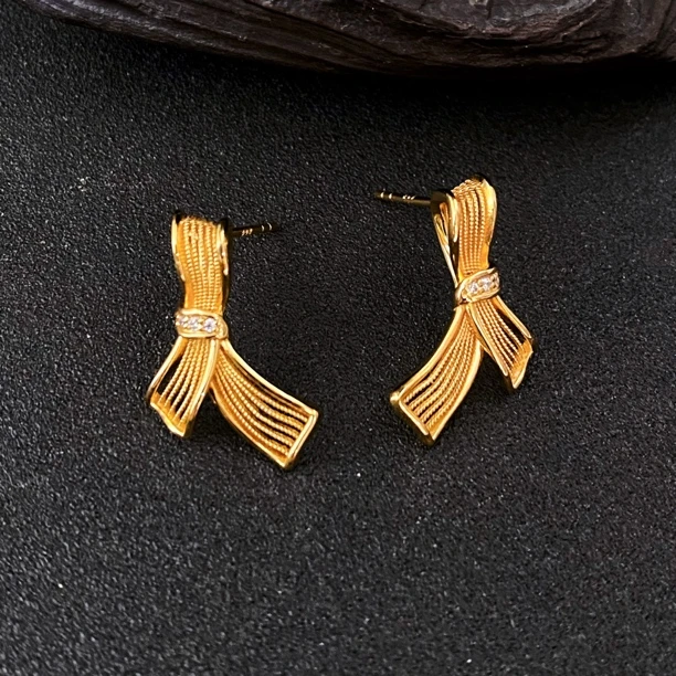 925银耳饰 气质小众复古金缕衣丝带结耳钉77250004