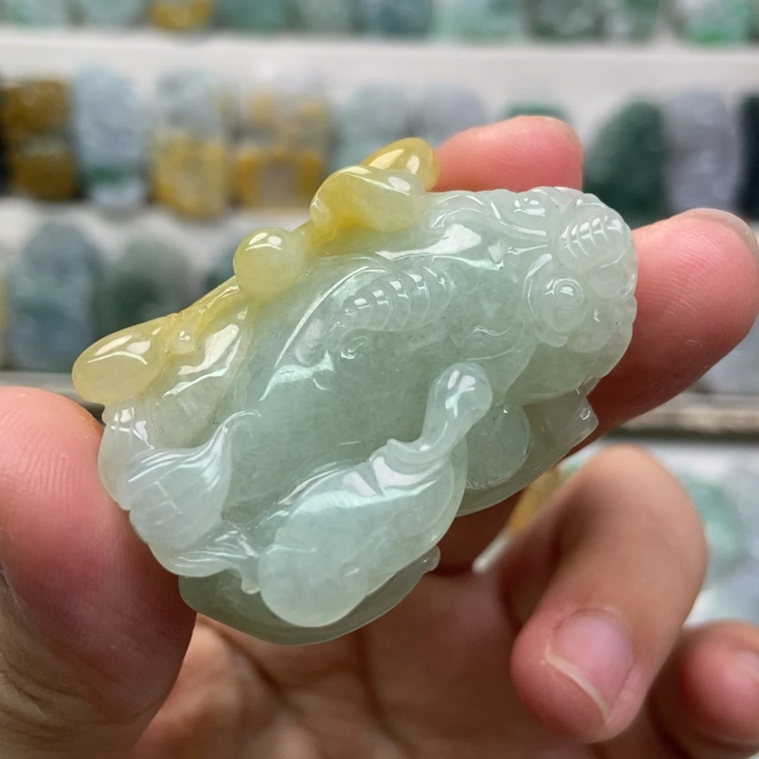 翡翠未镶嵌吊坠(赠链)