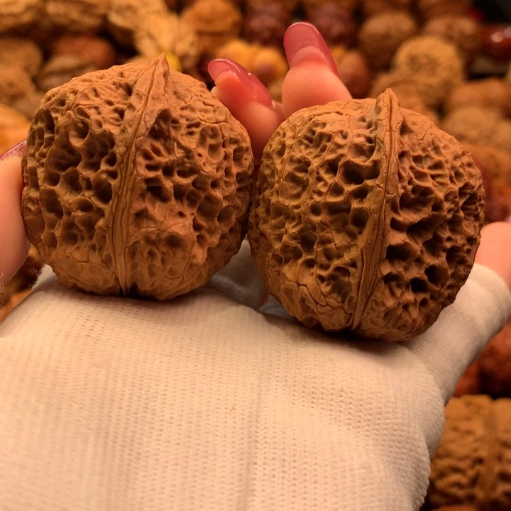 苍***狼文玩核桃吊坠66……….