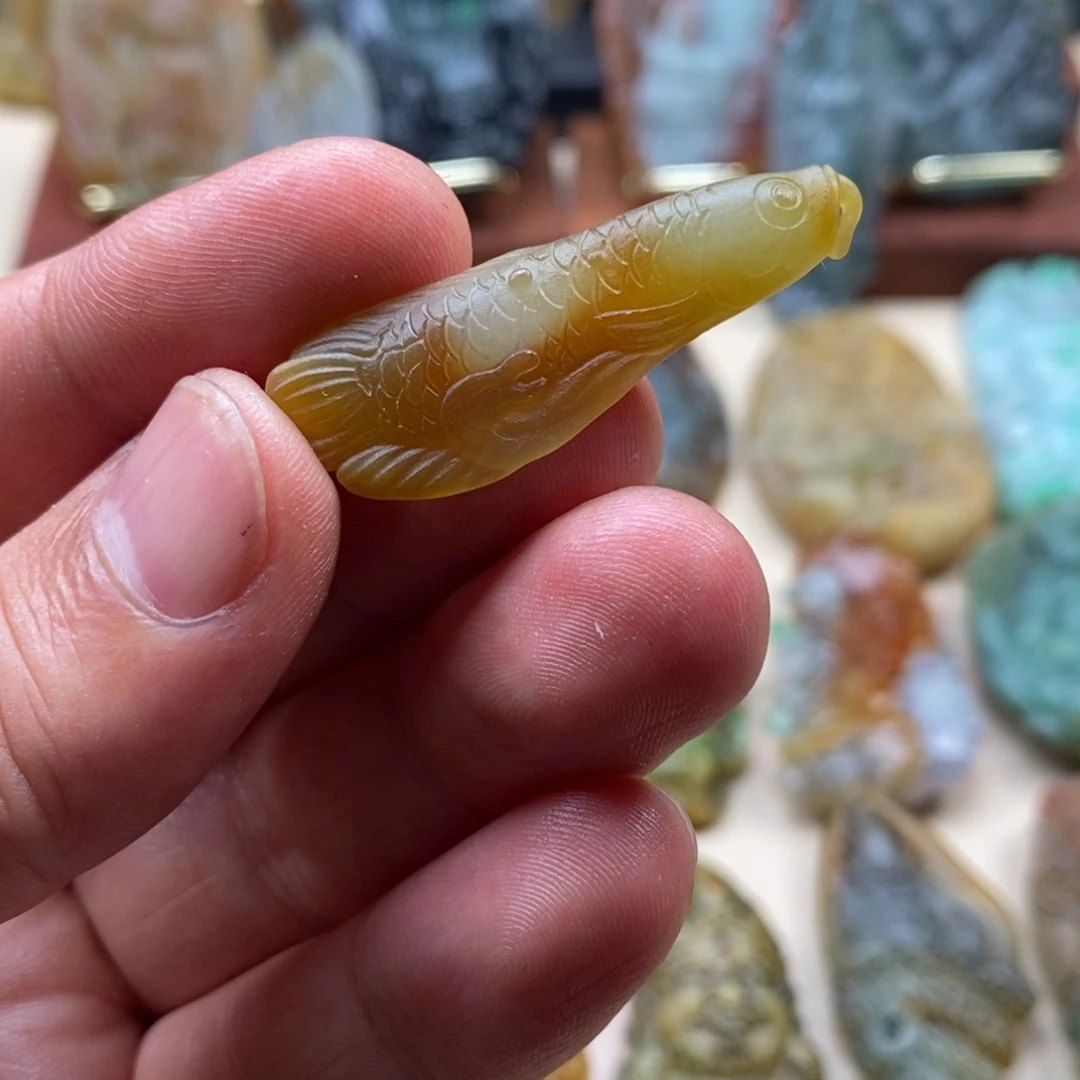 定制翡翠未镶嵌鱼