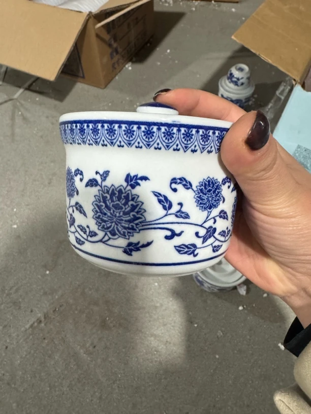 景德镇高温釉下青花缠枝莲炖盅