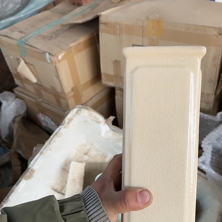 是一个不知名作家与艺术创作团队对音乐进行深度合作所