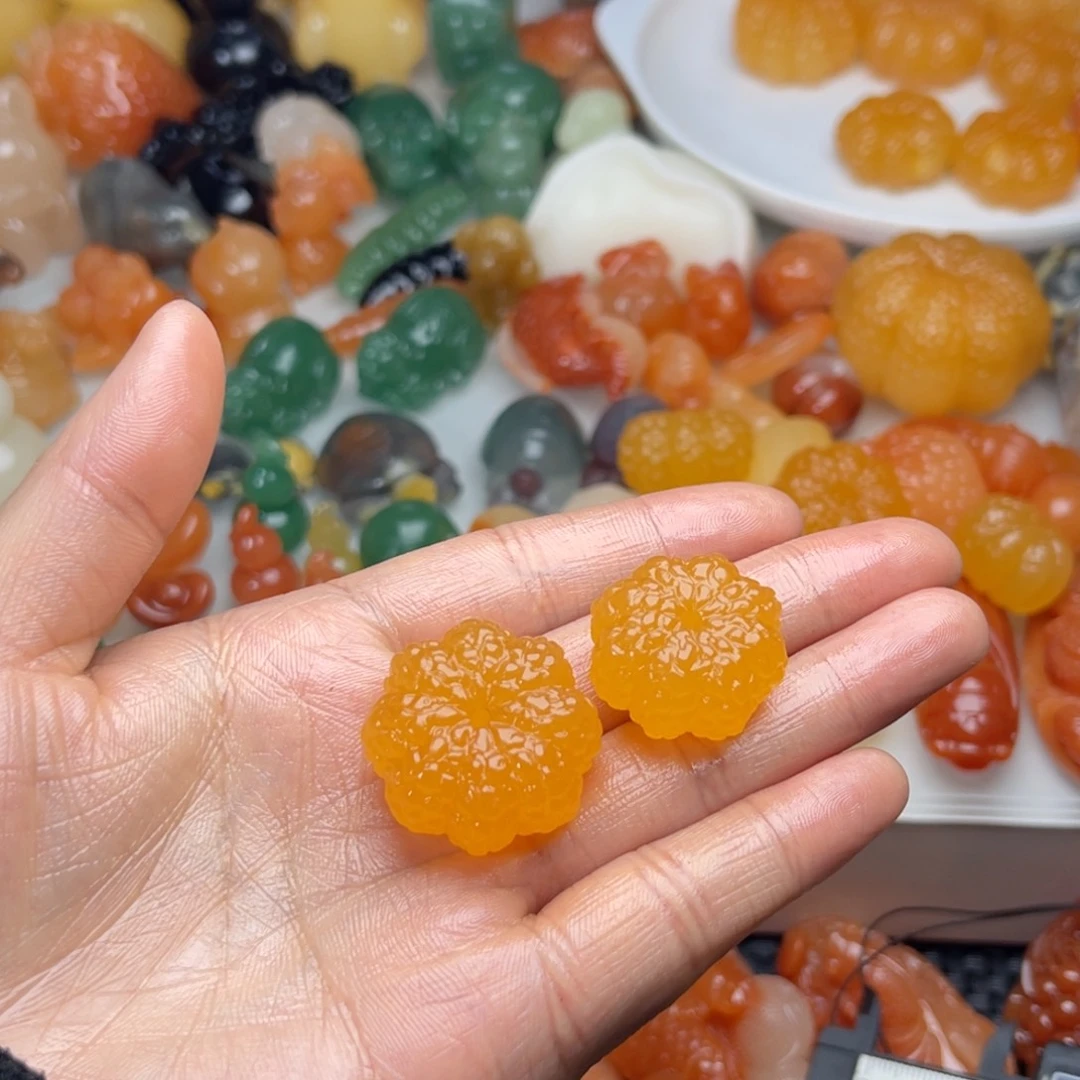 博***宝石英质玉（金丝玉）未镶嵌颈饰