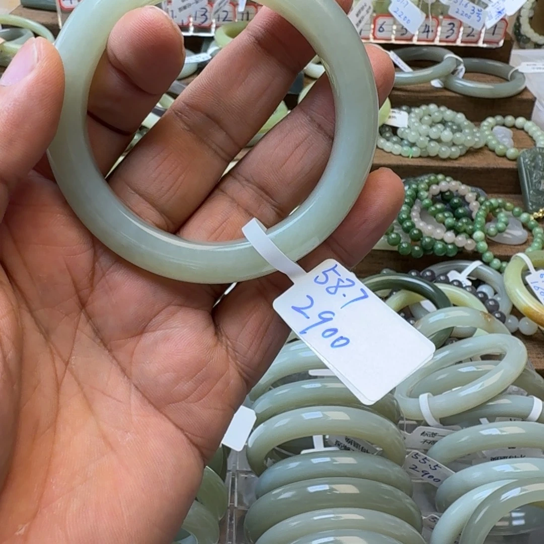 和田玉未镶嵌手镯