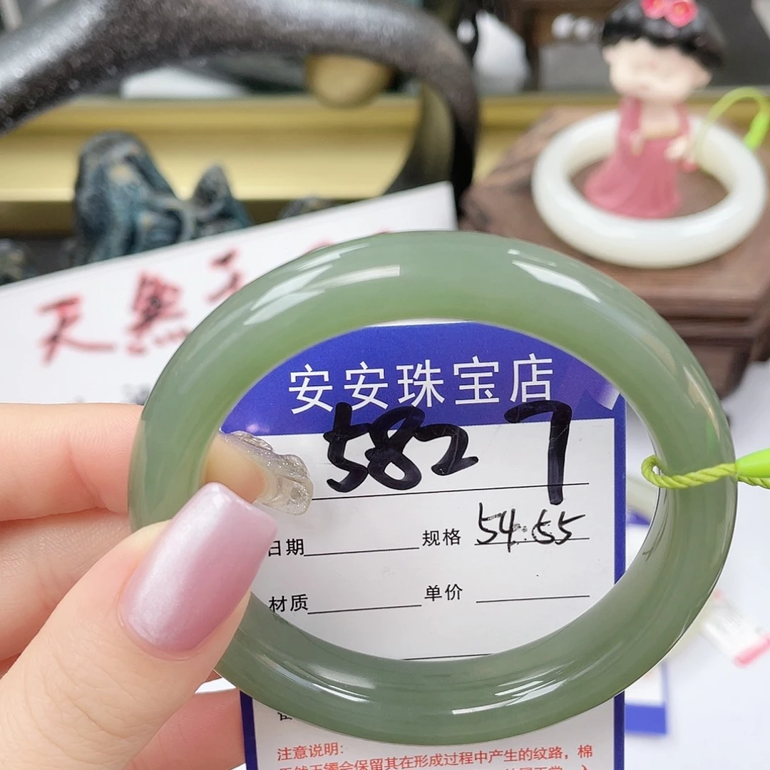 和田玉未镶嵌手镯