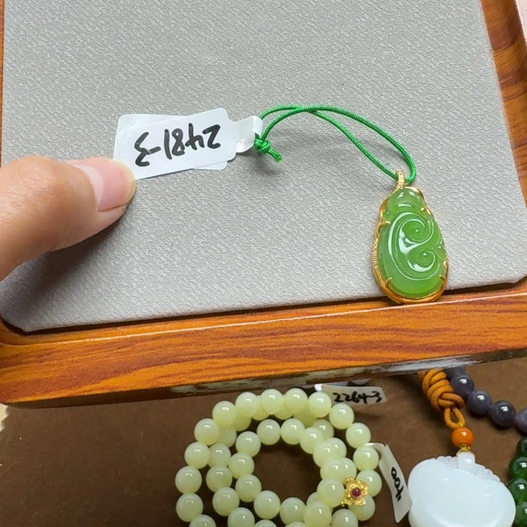 和田玉18K金镶嵌颈饰