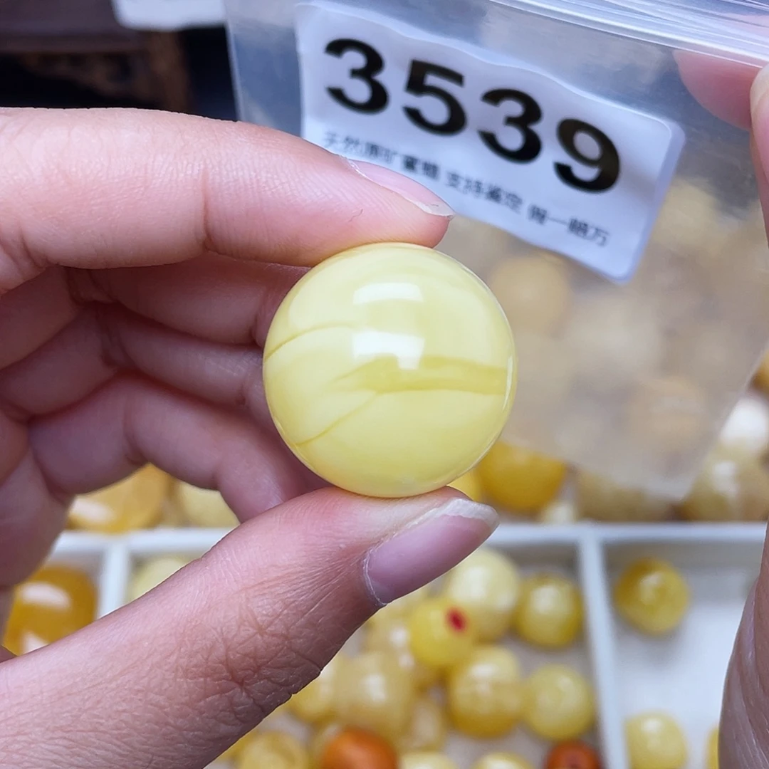 李***可蜜蜡未镶嵌珠宝奇石23.9