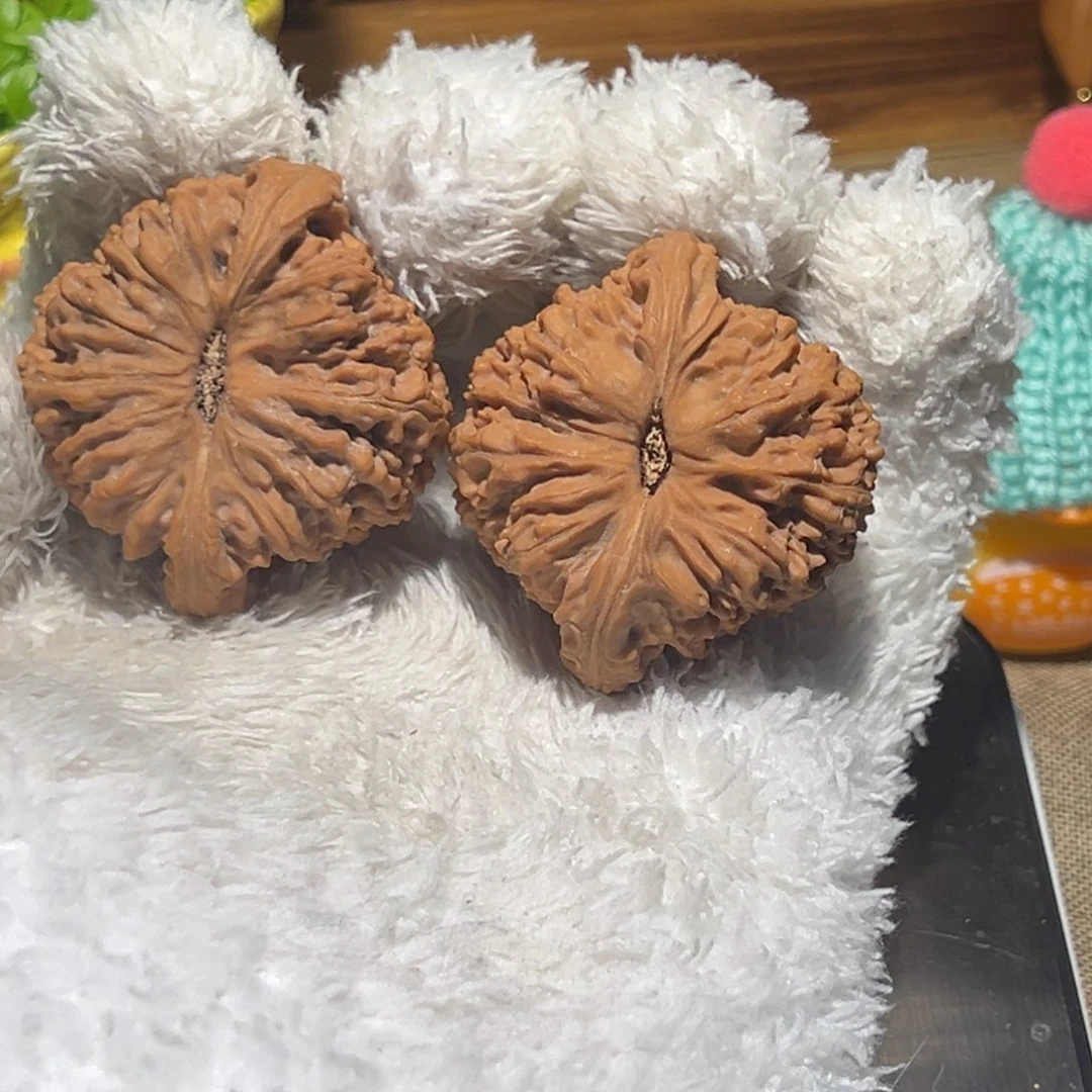 曲***司文玩核桃吊坠45南疆石