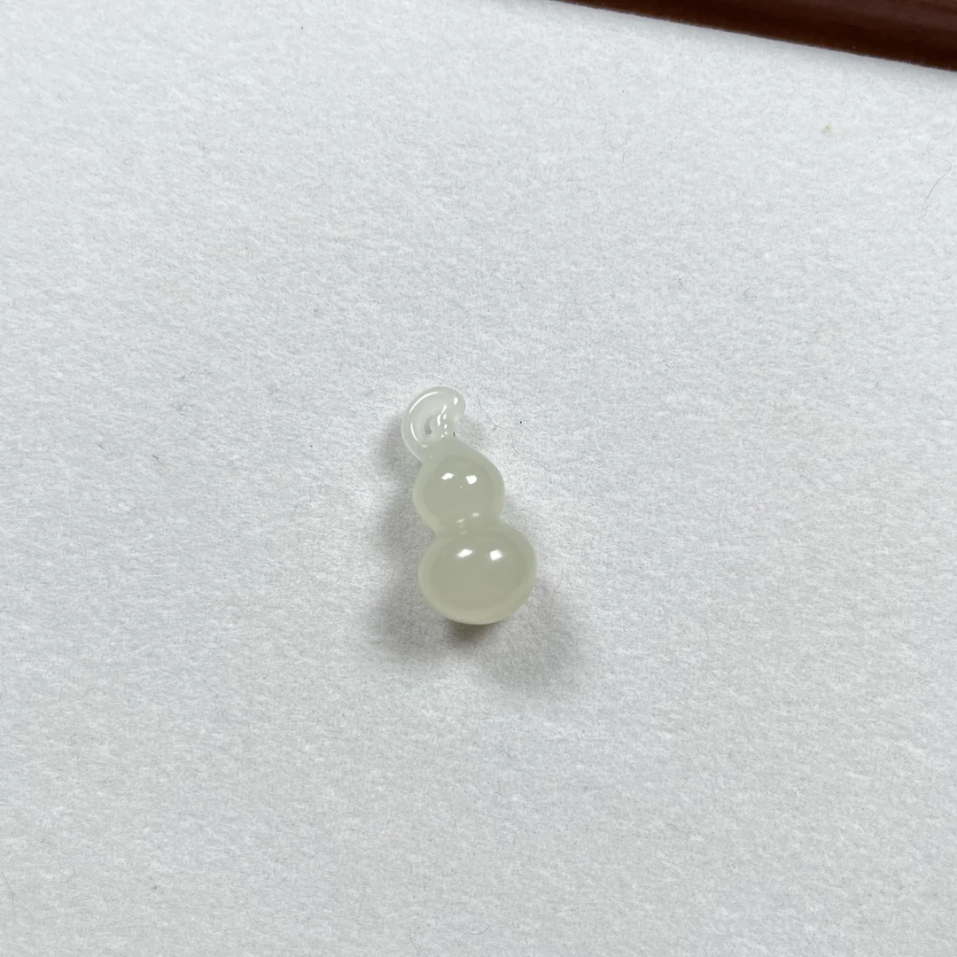 和田玉青海料浅色小葫芦