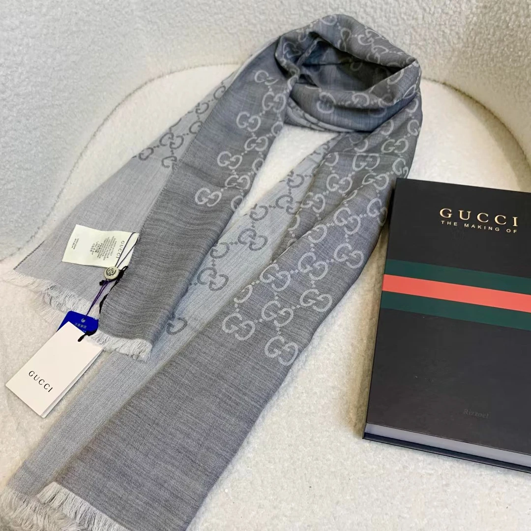 全新未使用 GUCCI/古驰 壹臻湘/灰色双面围巾 63106439