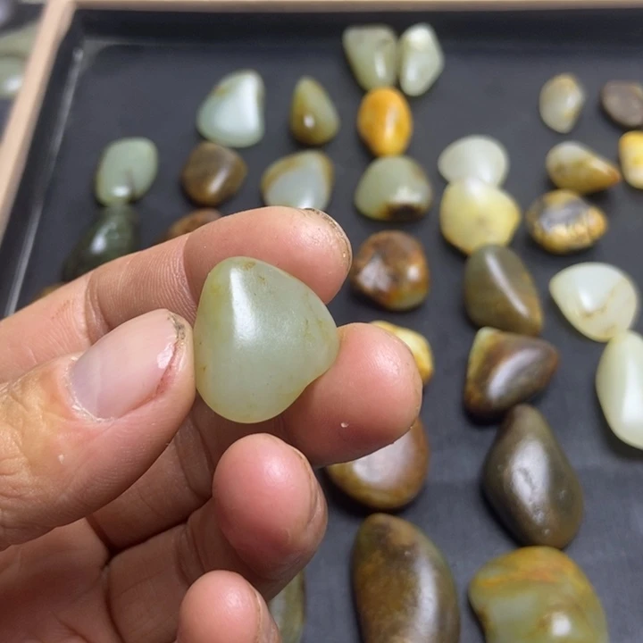 三***哥和田玉（糖玉）未镶嵌珠宝奇石