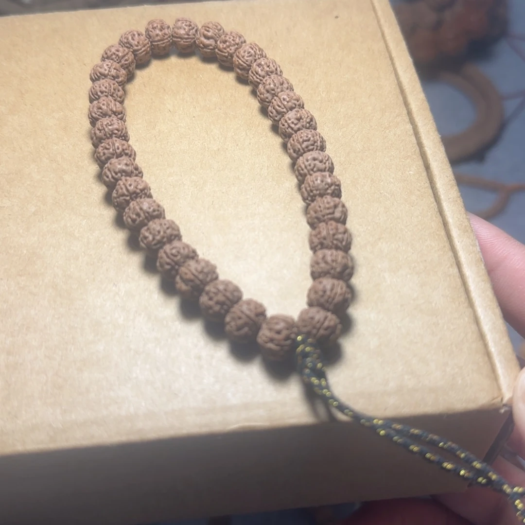 菩提无事牌老树王手持