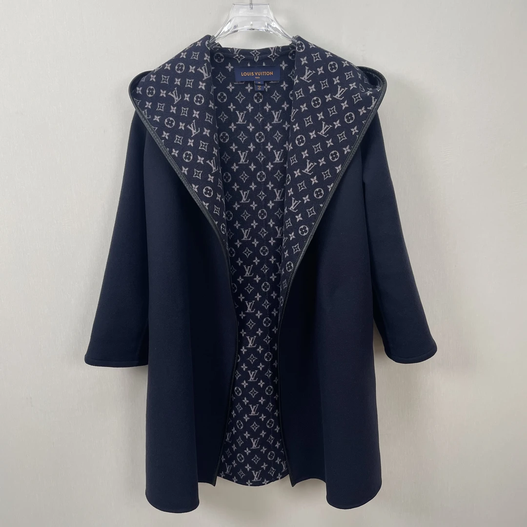 99新 LouisVuitton/路易威登 藏蓝色内衬满印浴袍大衣 38码 1366