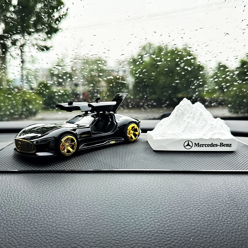 新款汽车装饰摆件车载中控台香薰奔驰车模高端创意男女礼物品装饰