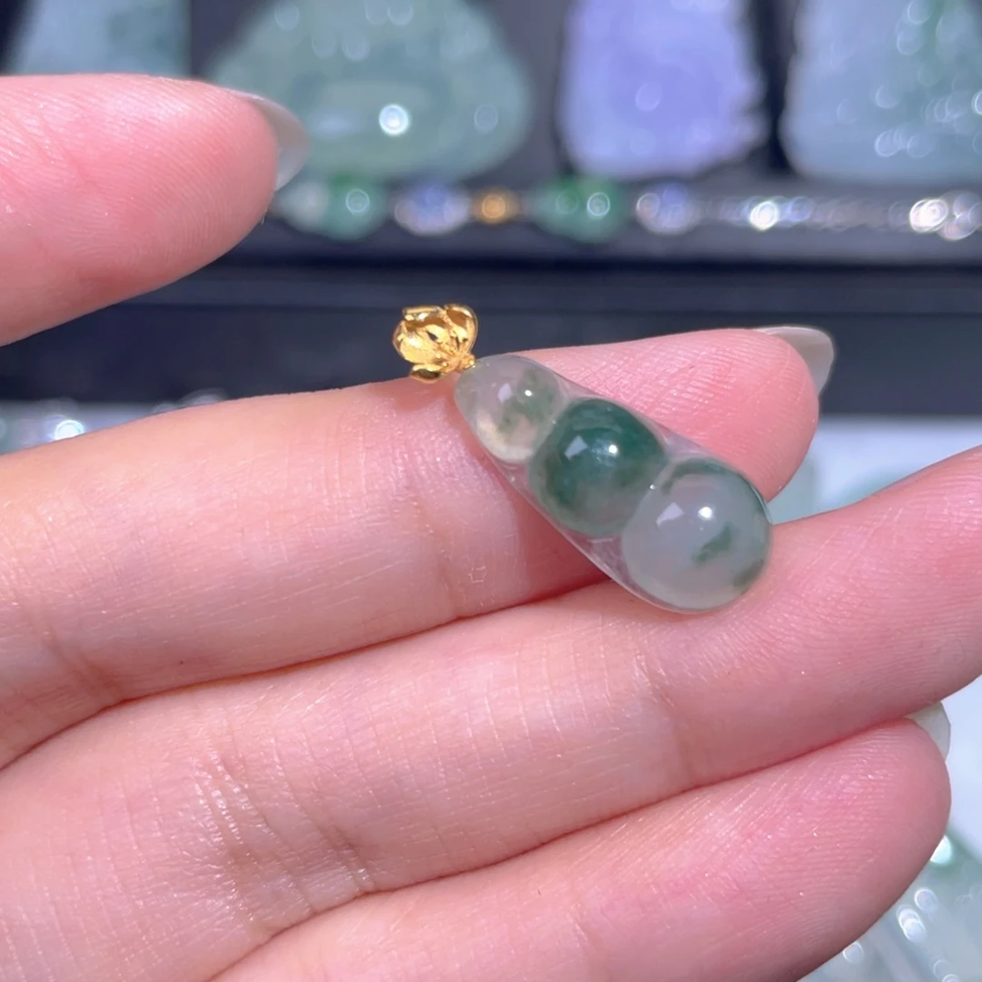 颈饰18K金镶嵌翡翠翡翠