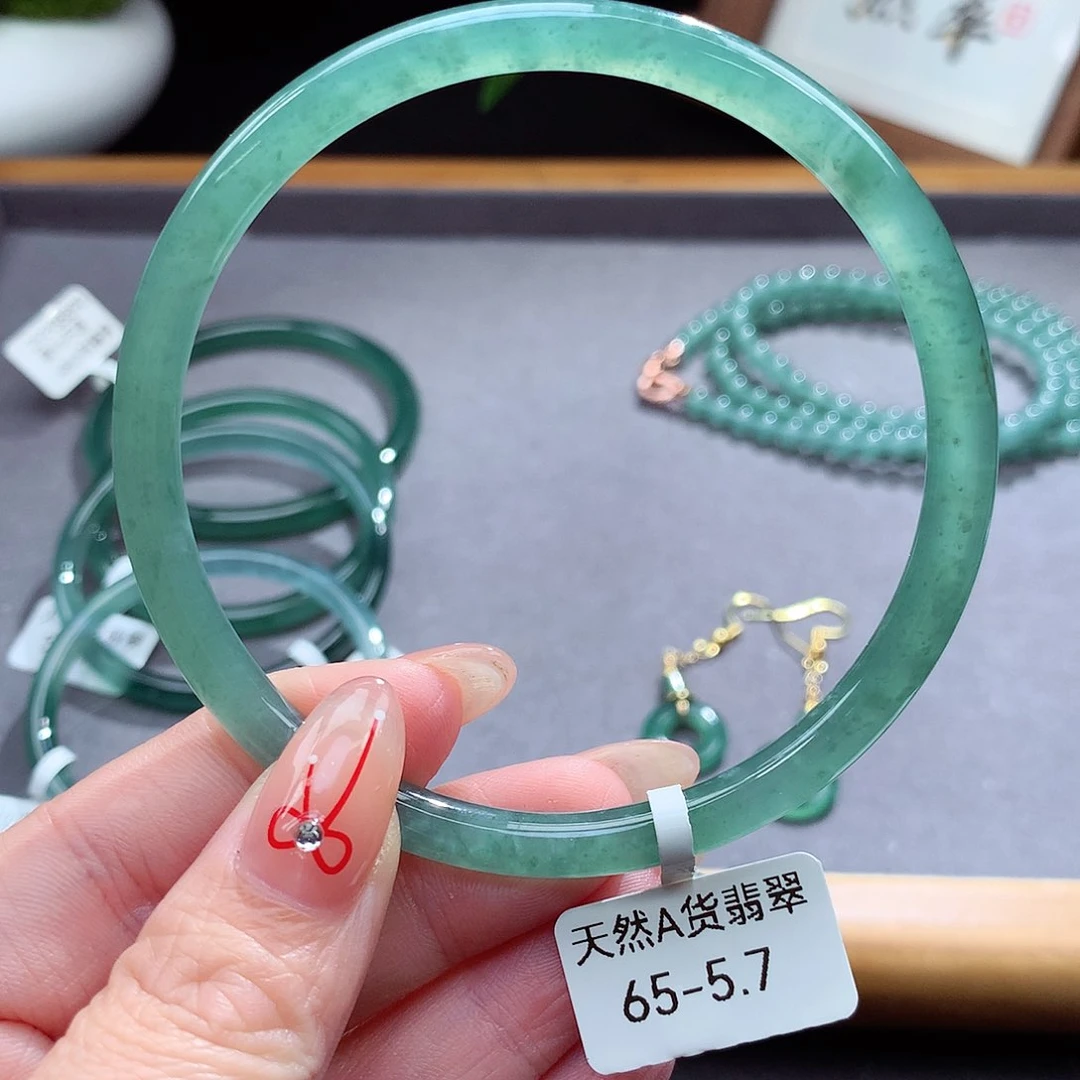 翡翠手镯（圆镯）未镶嵌