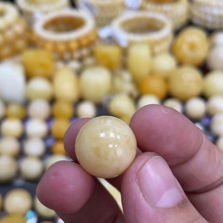 蜜蜡未镶嵌裸石15.5mm瑕疵打孔