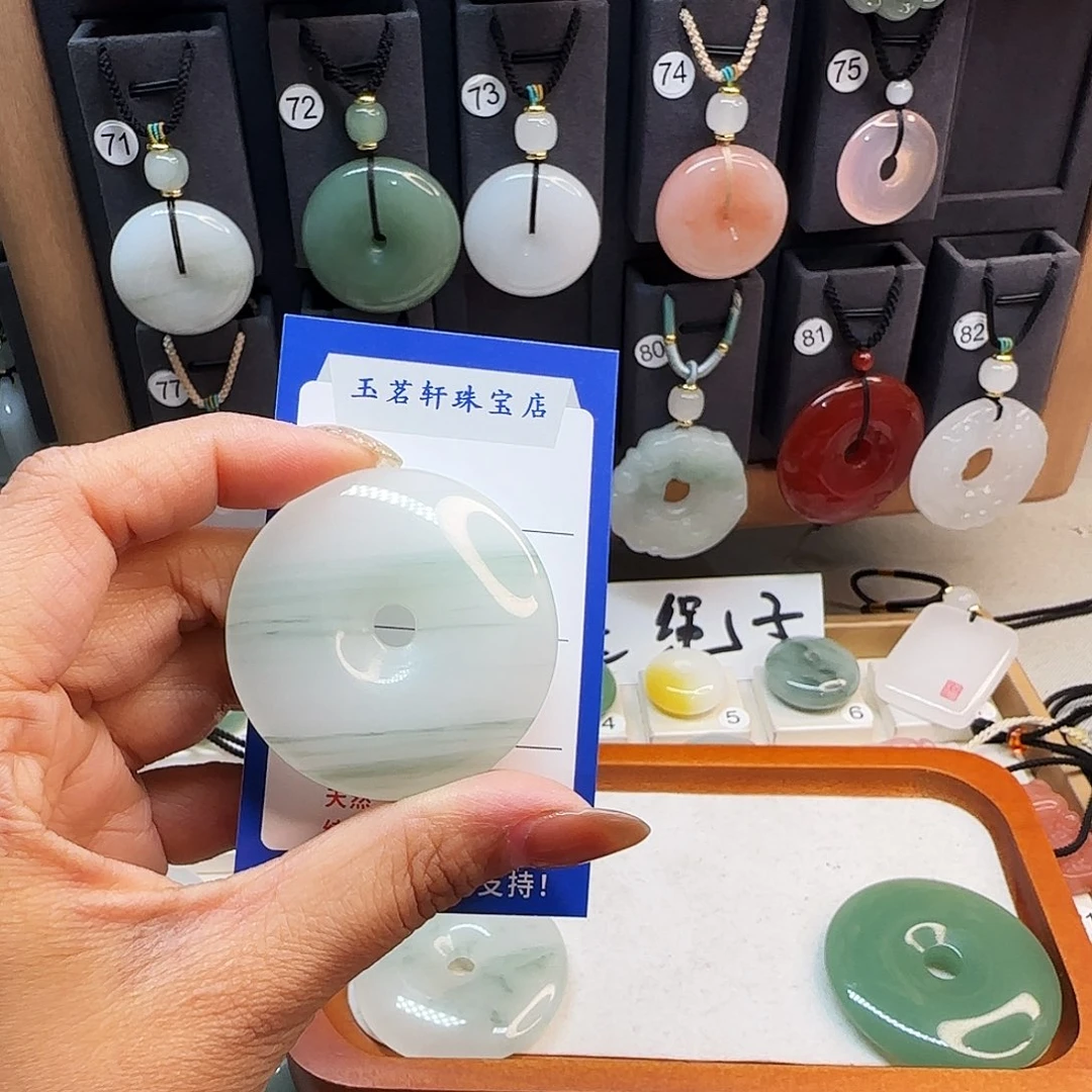 石英质玉未镶嵌颈饰