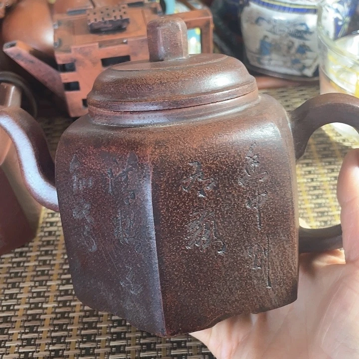 紫砂茶壶原矿泥料手工制作的一把紫砂壶