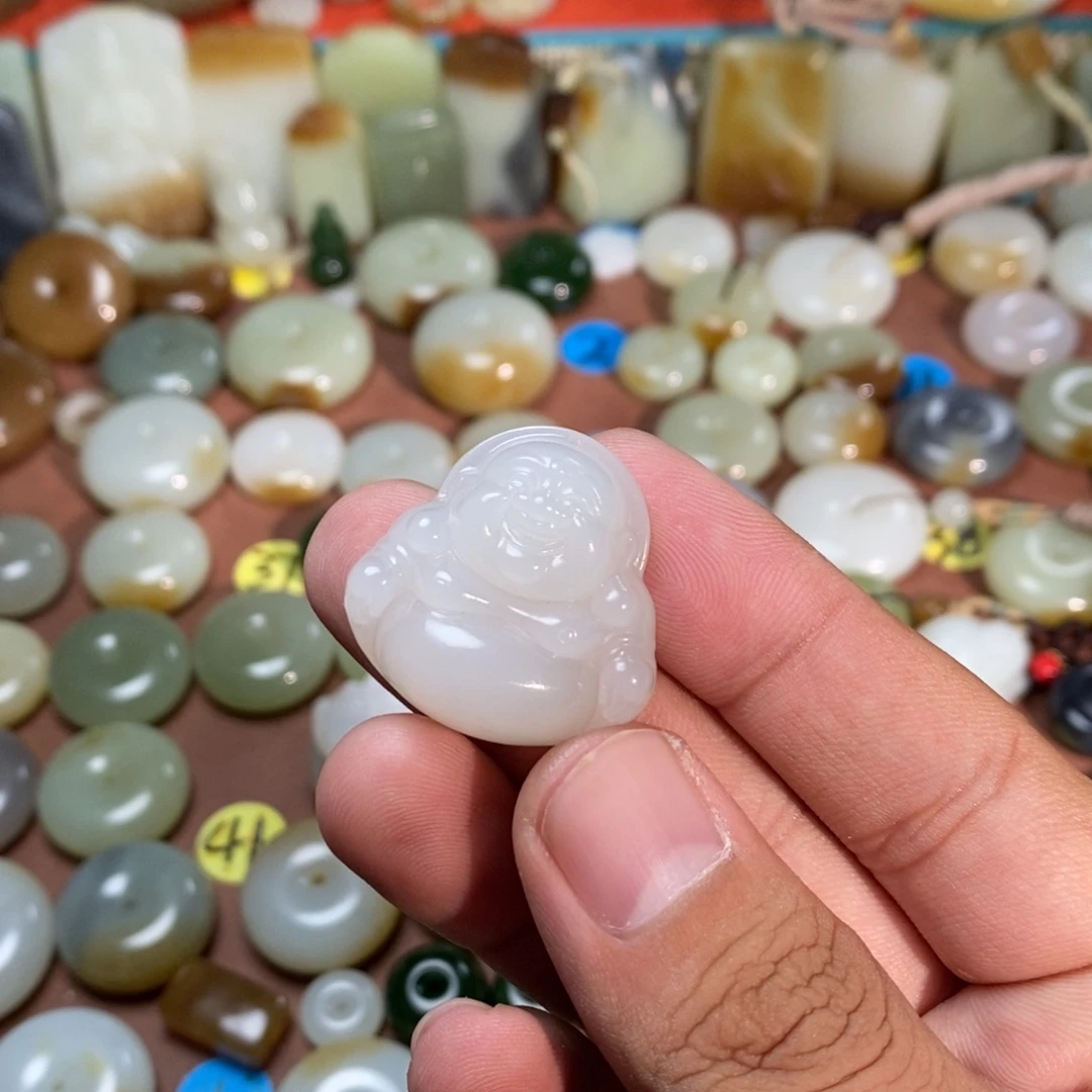 麦***在吊坠(不含链)未镶嵌和田玉