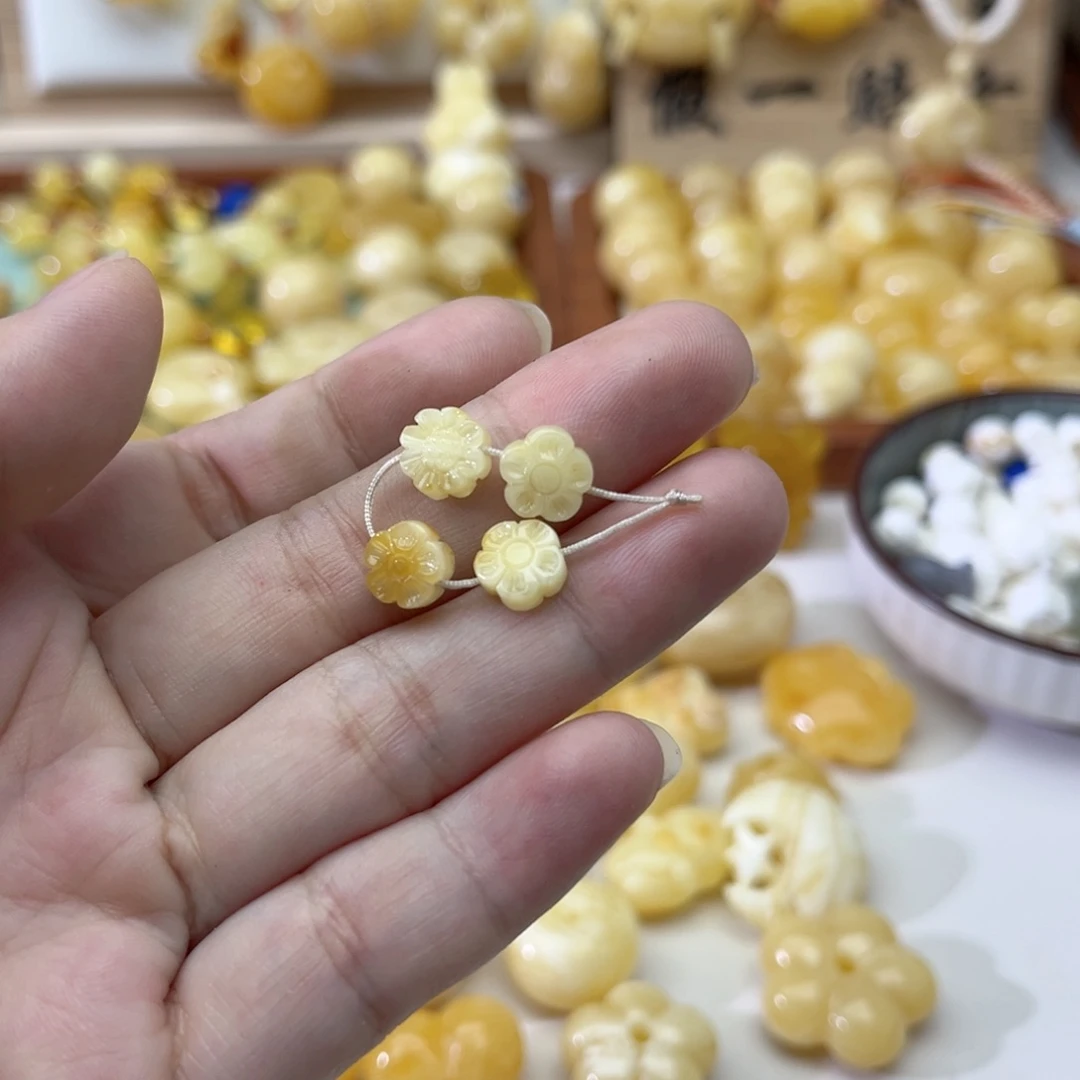 未镶嵌蜜蜡裸石配饰