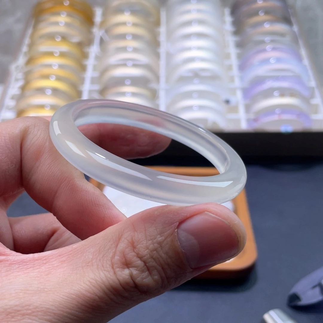 玛瑙/玉髓手镯未镶嵌C***i54.3*8.8*7