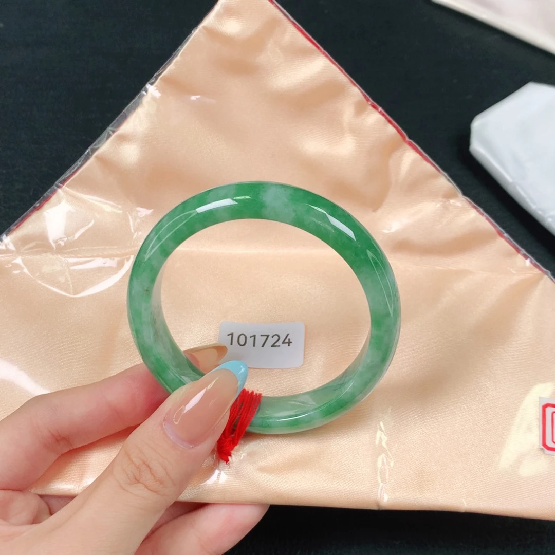 雅***学翡翠手镯未镶嵌天然翡翠手镯04