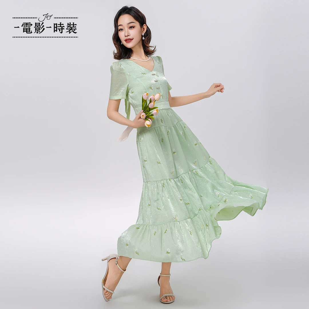 【小杨总专属】一电影一时装刺绣中长款装连衣裙 FENL126581