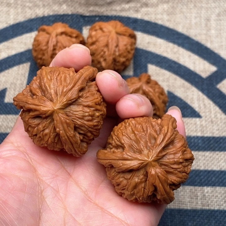 吊坠文玩核桃与****_