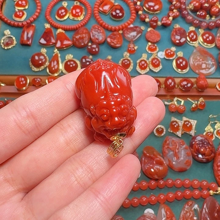 南红玛瑙18K金镶嵌吊坠