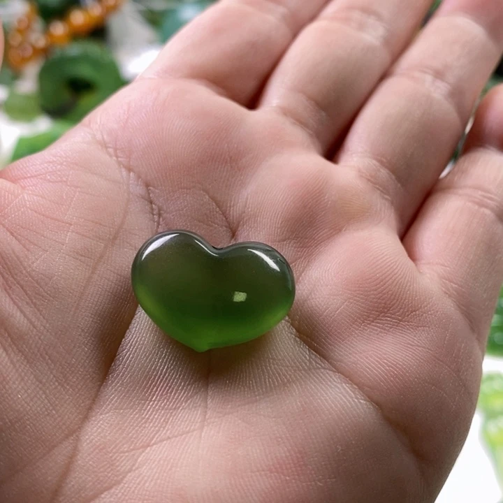 未镶嵌蛇纹石玉颈饰