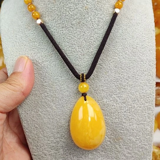 未镶嵌吊坠(赠链)蜜蜡