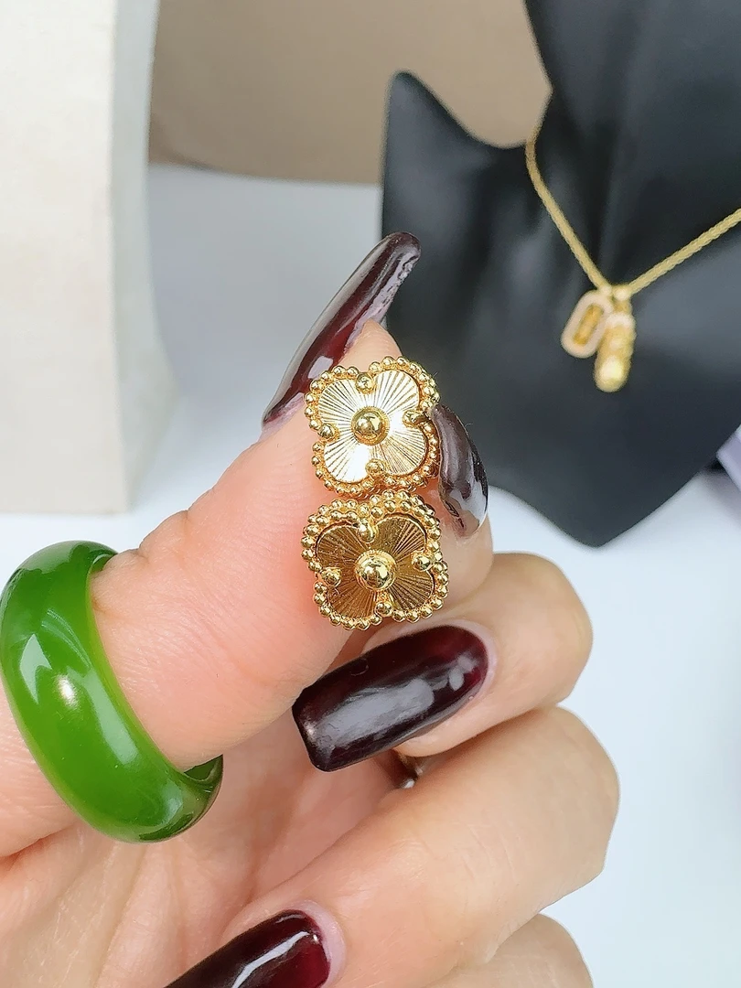 水贝迪迪镭射车花耳钉