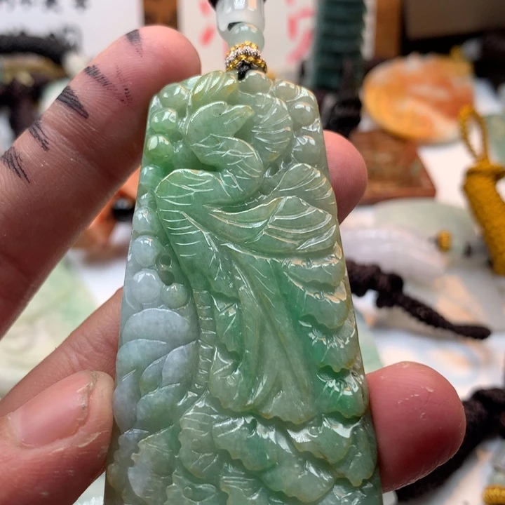 翡翠未镶嵌颈饰保真天然a货翡翠
