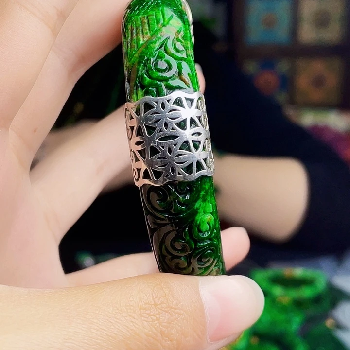 翡翠未镶嵌颈饰多样性57.6