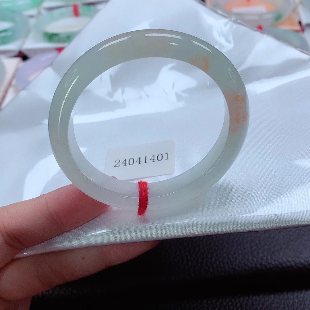 翡翠手镯（贵妃镯）未镶嵌