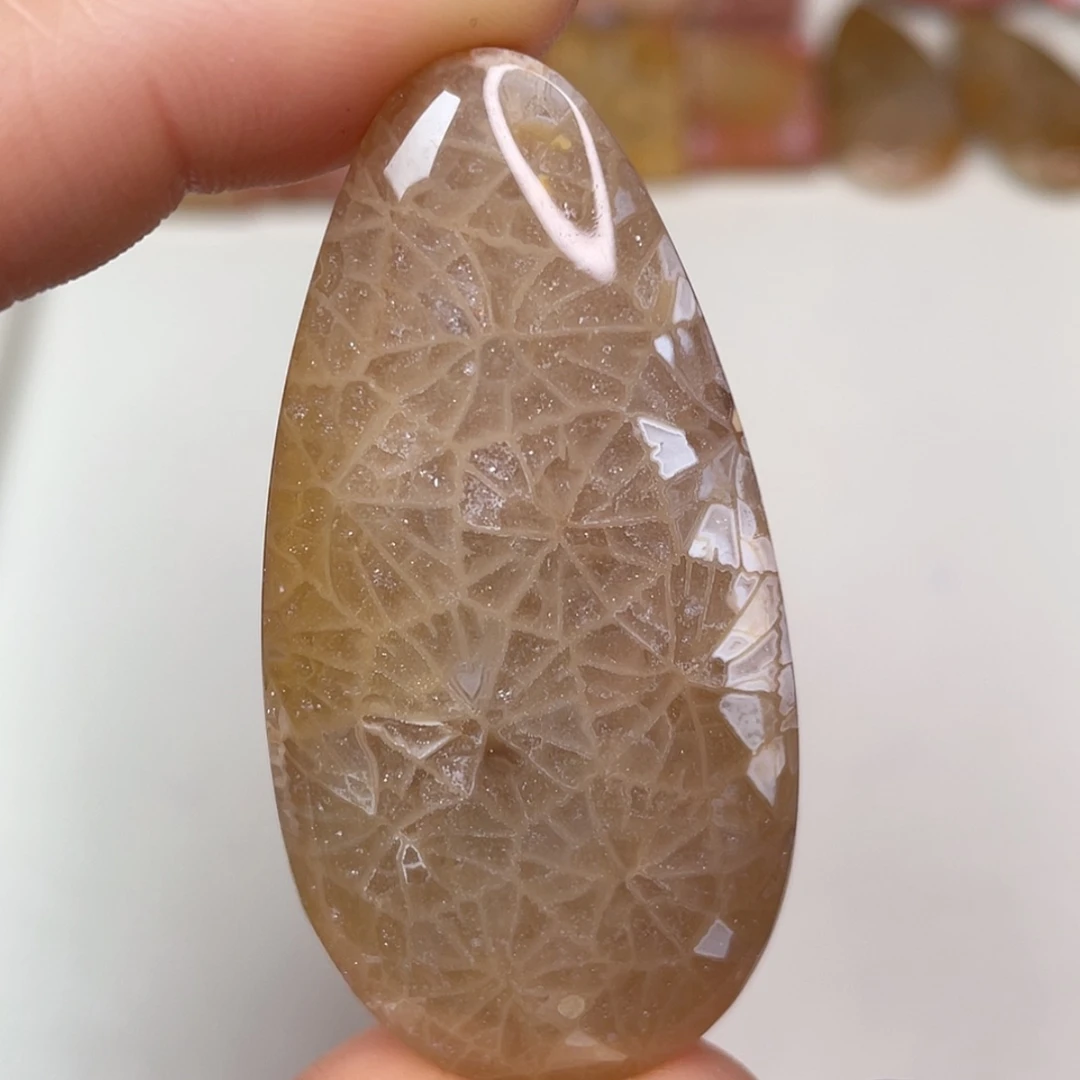 【闪购商品】未镶嵌吊坠(赠链)硅化玉