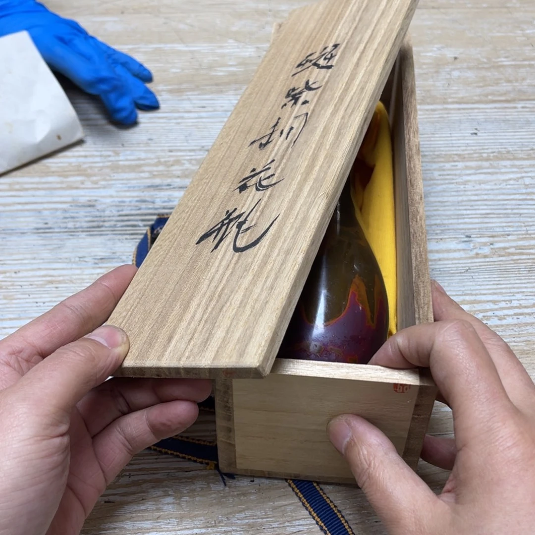瓷片天**童密密麻麻地排列着一个
